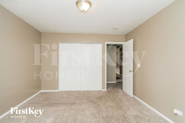 Building Photo - 456 E Lorraine Ave