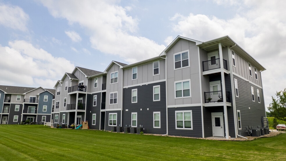 Building Photo - Legacy Bend