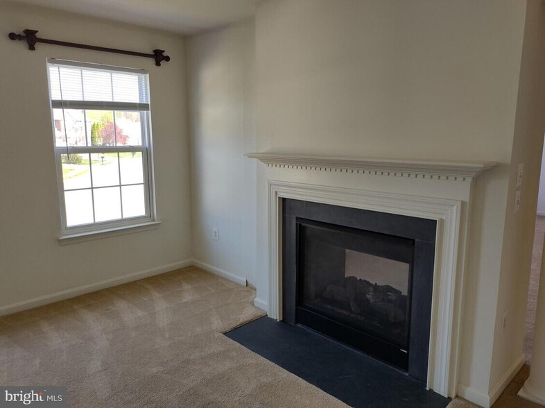 Master Bedroom Sitting Room - Two-Sided Fireplace - 15200 Chula Pl