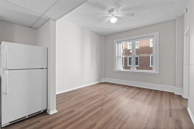 Building Photo - 411 1st Ave N