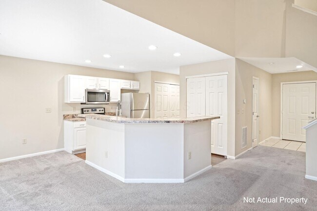 Building Photo - 5002 Stratford Pine Ln