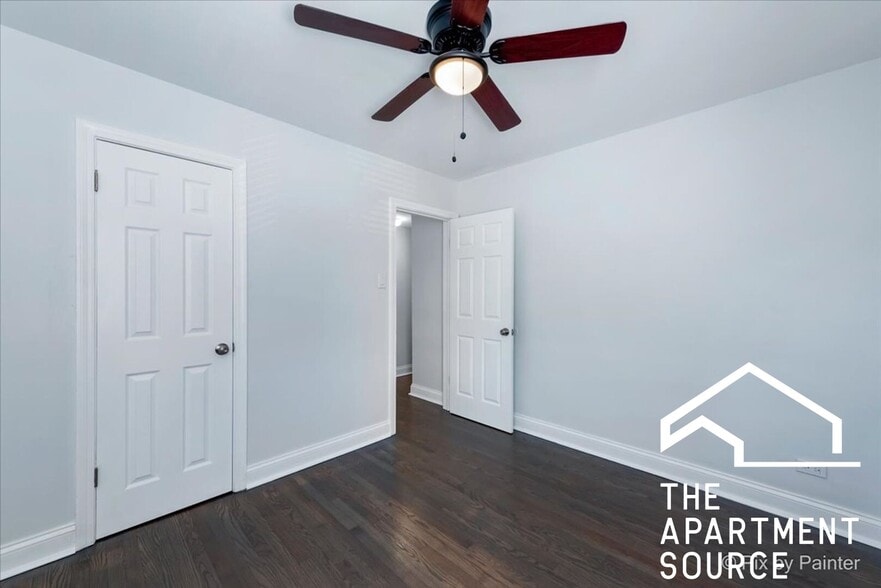 Building Photo - 2711 W Berwyn Ave