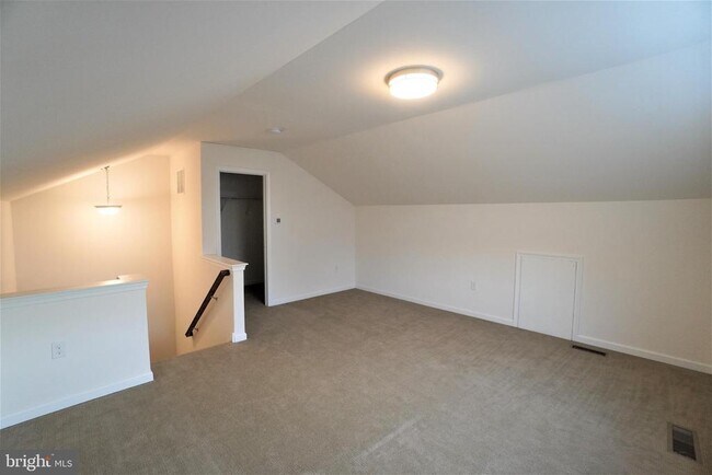 Building Photo - 1013 Chapman Cir