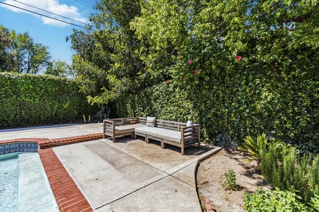 Building Photo - 23020 Haynes St