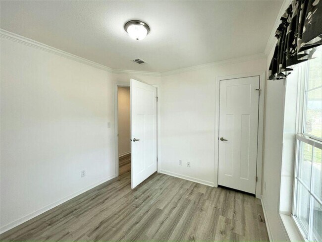 Building Photo - 10921 SW 30th Ave