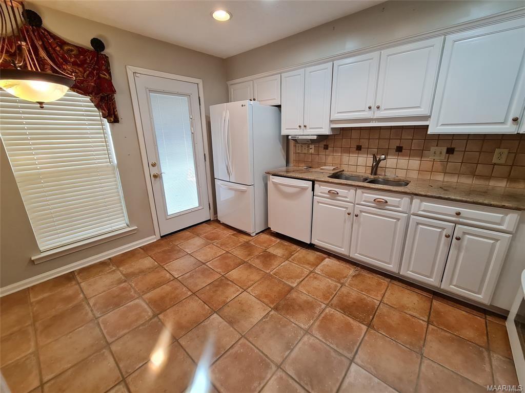 Building Photo - 6604 English Oak Ct