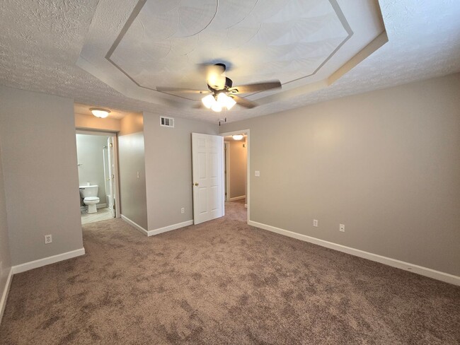 Building Photo - Available IMMEDIATELY!! Updated, 2 Bedroom...