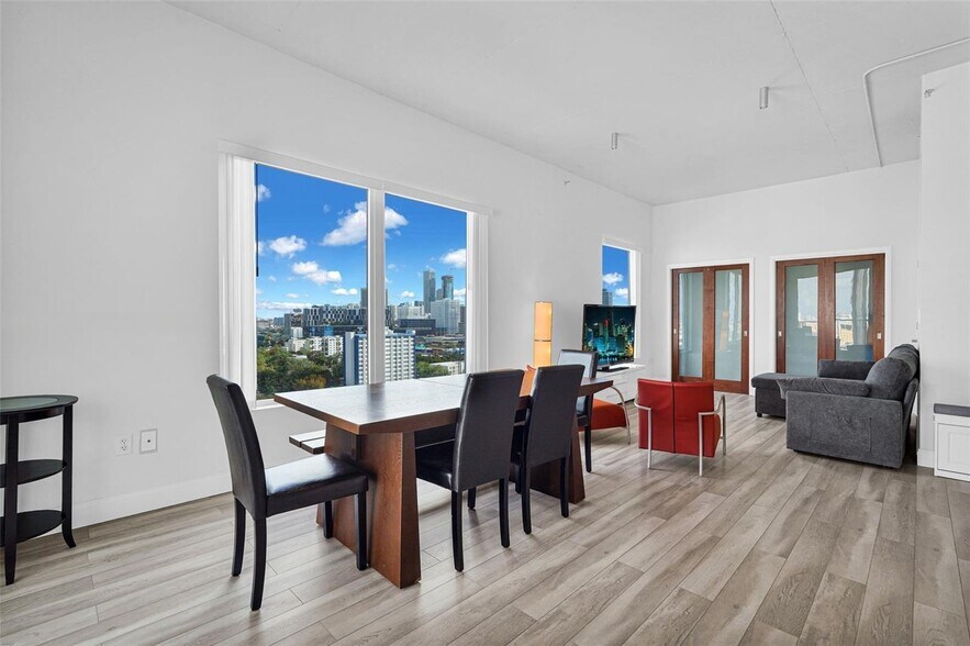 Building Photo - 10 SW South River Dr