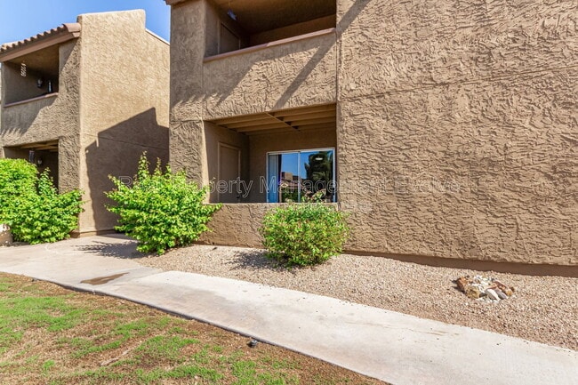 Building Photo - 5877 N Granite Reef Rd