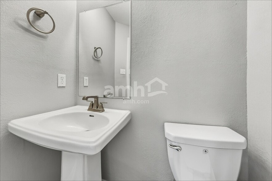 Building Photo - 10719 Woodwind Shadows Dr