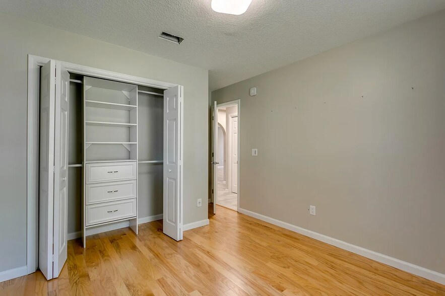 4th Bedroom - 4430 Autumn River Rd E