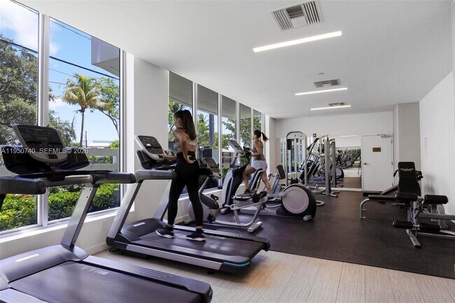 Building Photo - 13800 Highland Dr