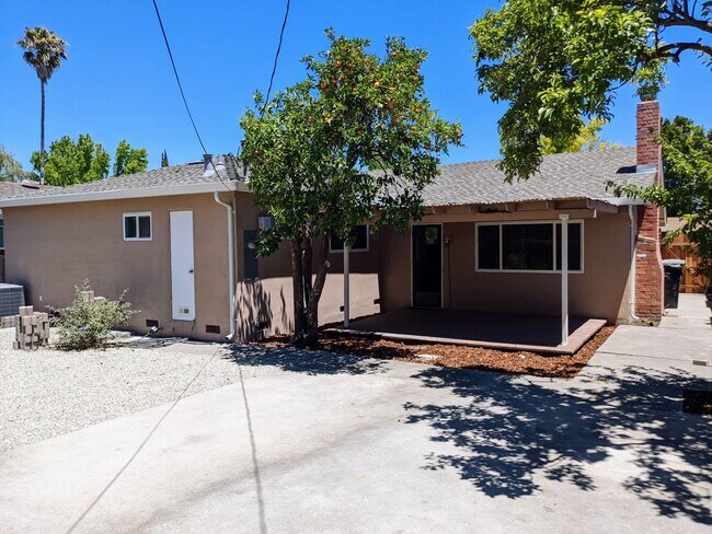 Building Photo - Remodeled 4 Bed 2 Bath Sunnyvale Home - Sp...