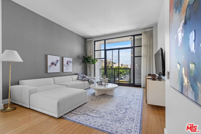 Building Photo - 3223 W 6th St