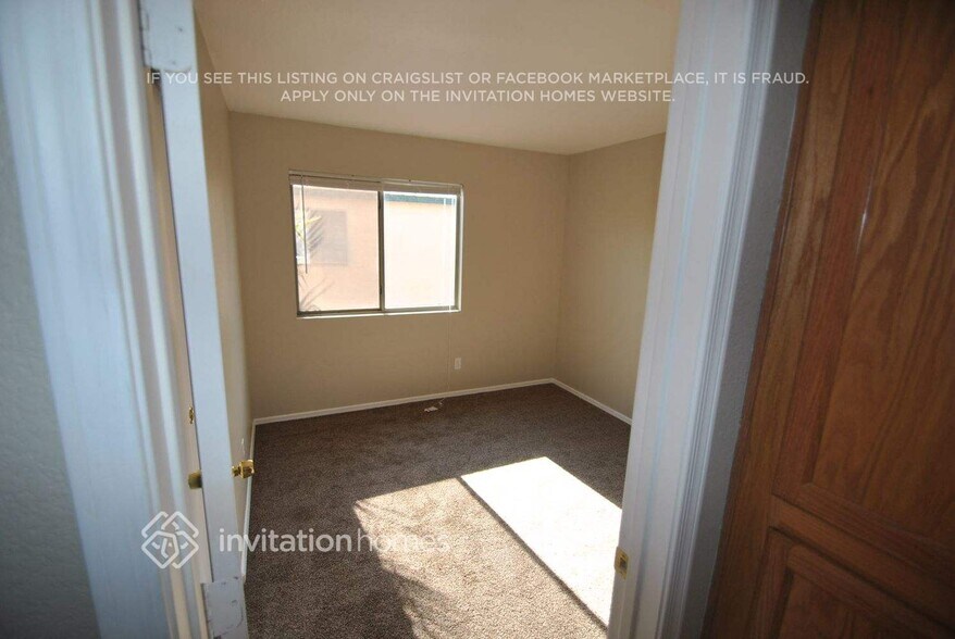 Building Photo - 15915 W Smokey Dr