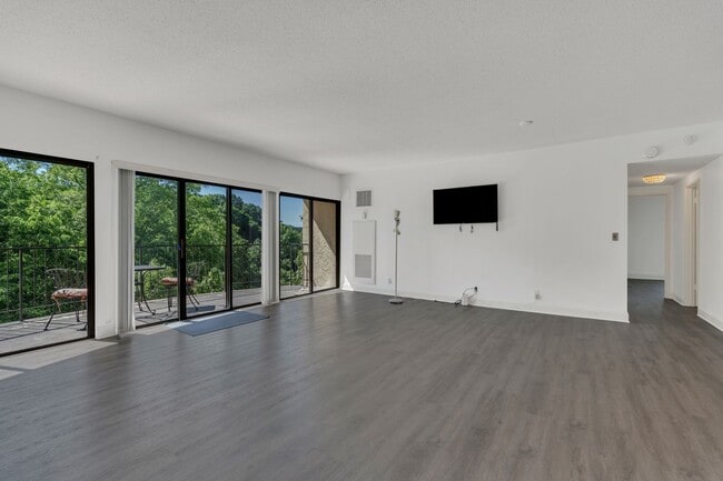 Building Photo - 6666 Brookmont Terrace