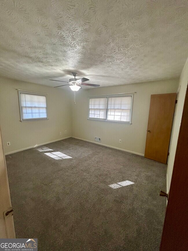 Building Photo - 3710 Creekview Cir