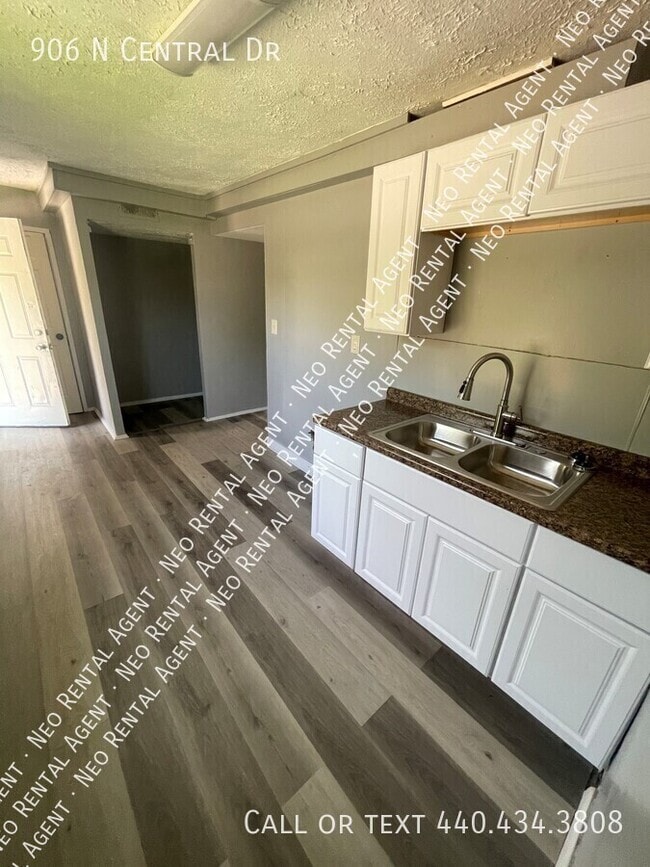 Primary Photo - 906 N Central Dr