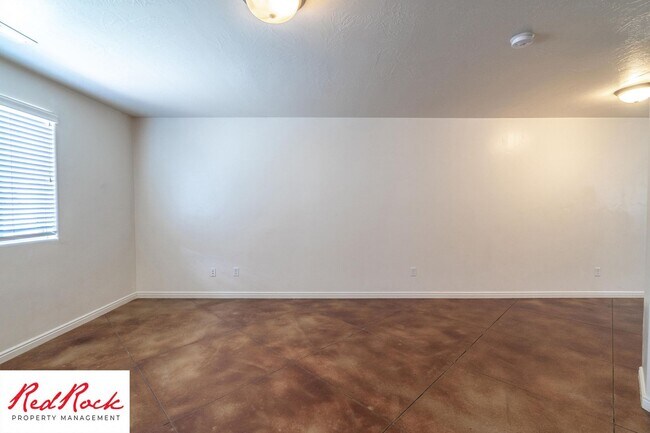 Building Photo - 2801 E 450 N