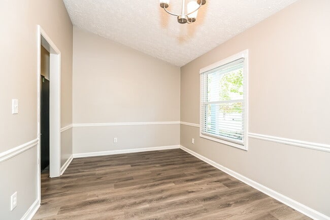 Building Photo - 923 River Rock Dr