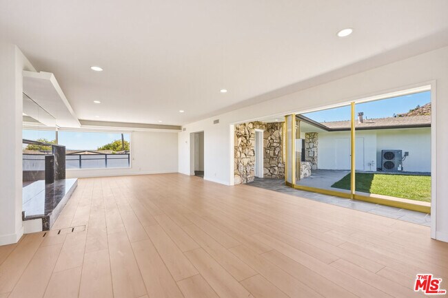 Building Photo - 1682 Larco Way