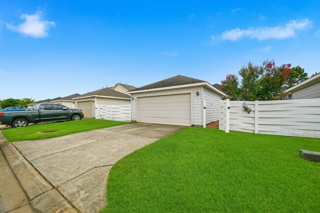 Building Photo - 20967 Young Meadows Way