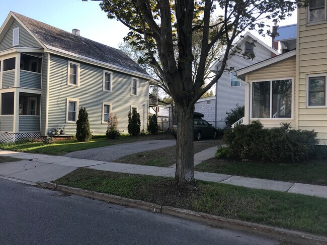 Building Photo - 125 Manhattan Dr