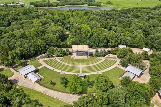 Building Photo - Hidden Gem in Plano’s Trails of Glenwood