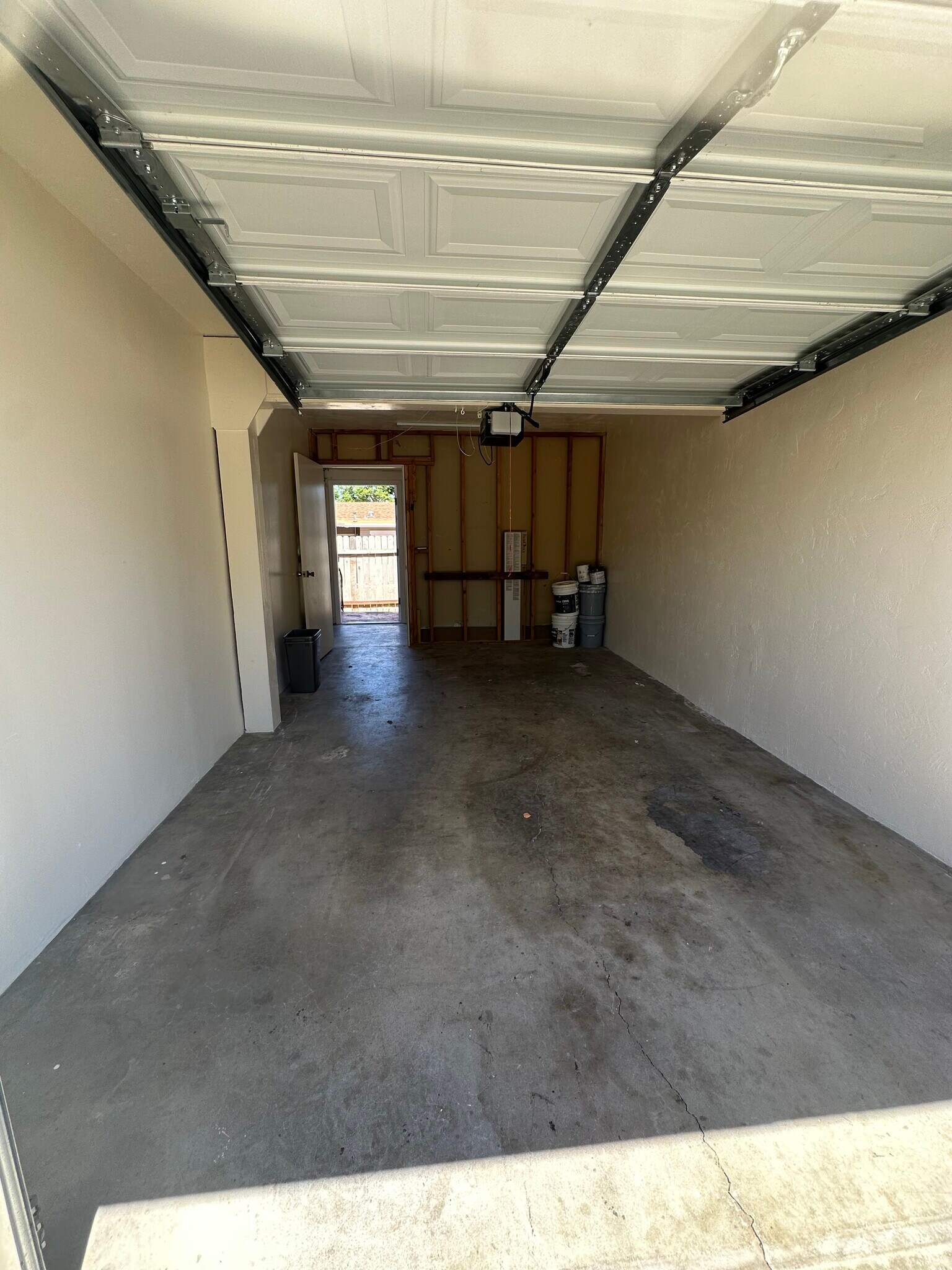 Parking Garage/Storage - 2670 Montclair St