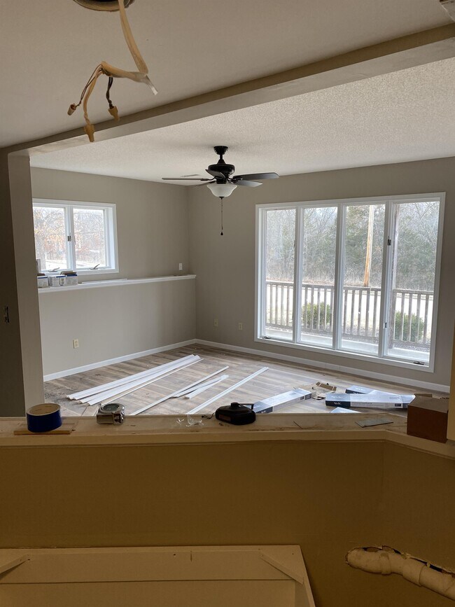 Building Photo - 2400 Sunflower St