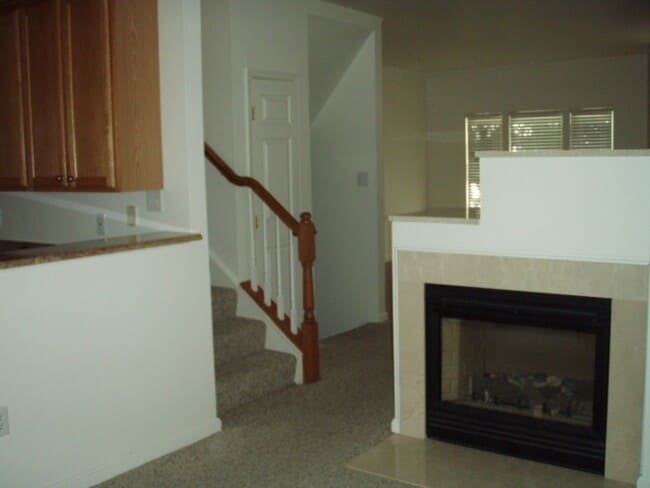 Building Photo - Gorgeous 3 Bedroom 3.5 Bathroom Brick Town...