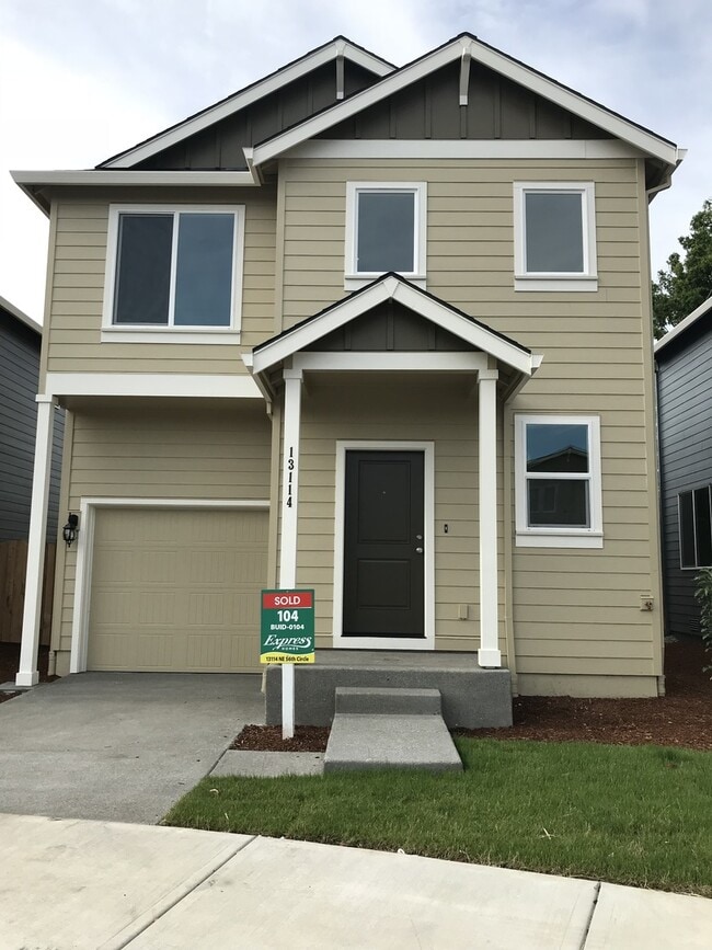 Primary Photo - CUSTOM 3 BR 2.5 PET FRIENDLY HOME! A/C!
