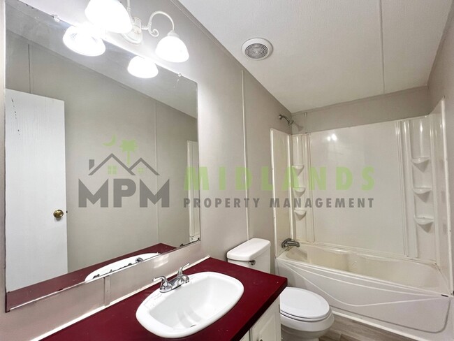 Building Photo - 323 Tabor Dr