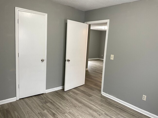 Building Photo - 1257