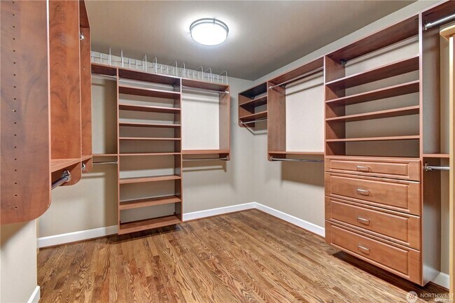 Building Photo - 4bd/2.5ba Kirkland House