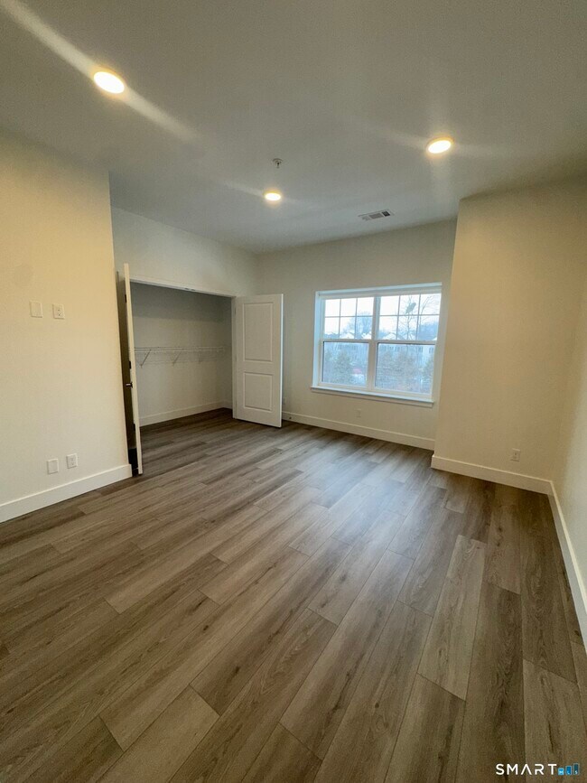 Building Photo - 414 Berlin Tpke