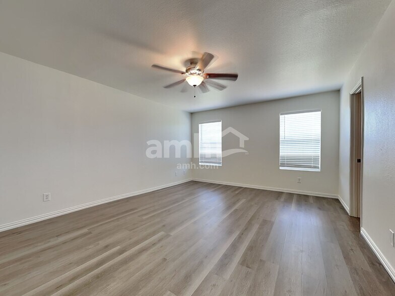 Building Photo - 2912 Mockingbird St
