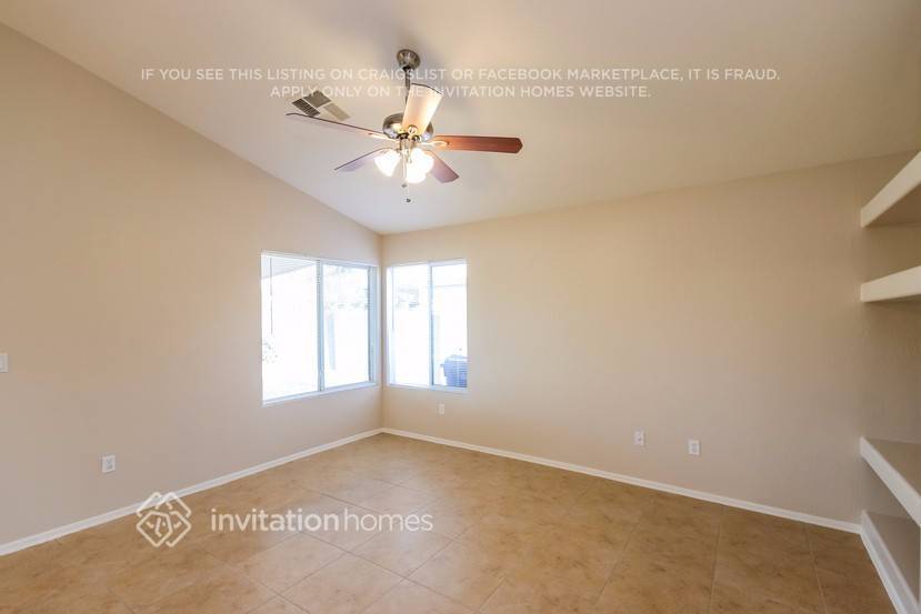 Building Photo - 2638 S Raven