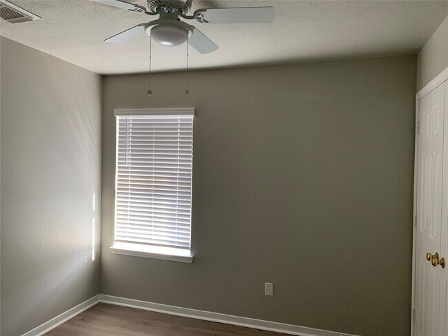 Building Photo - 3730 Lehall St