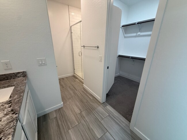 Building Photo - 327 W Tamarack Dr