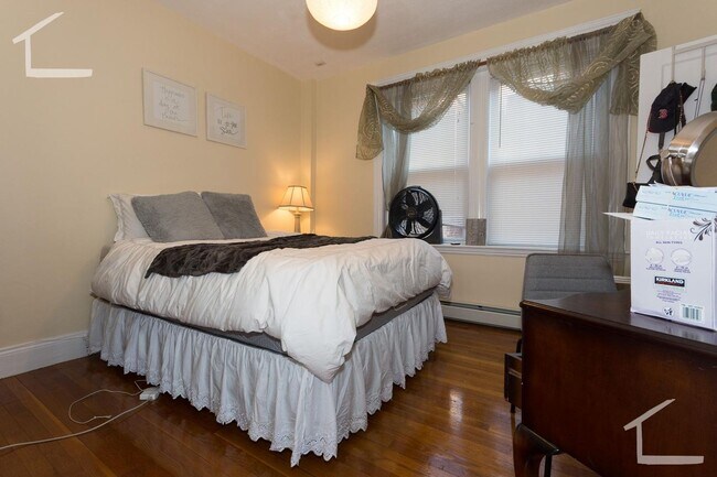 Building Photo - Amazing two bedroom