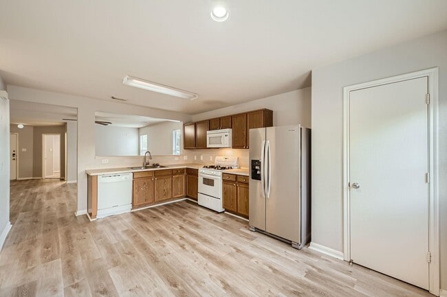 Building Photo - 6602 Fairbrook Park Ln