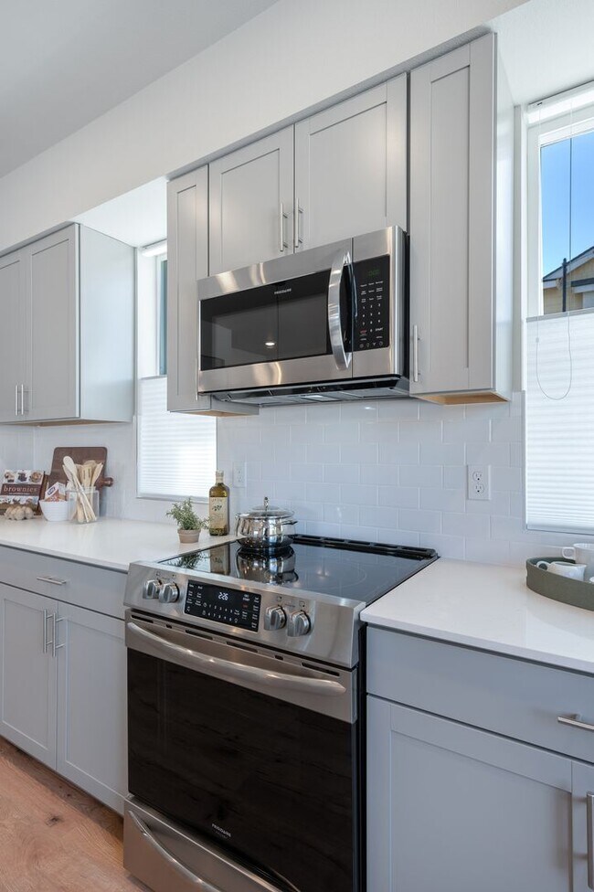 Building Photo - 4 Bed | 3.5 Bathroom | 1840 Sq Ft | $3,400