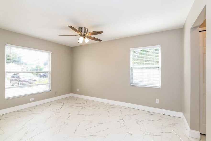 Building Photo - 206 Loch Low Dr