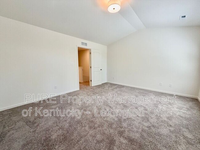 Building Photo - 852 Halford Pl