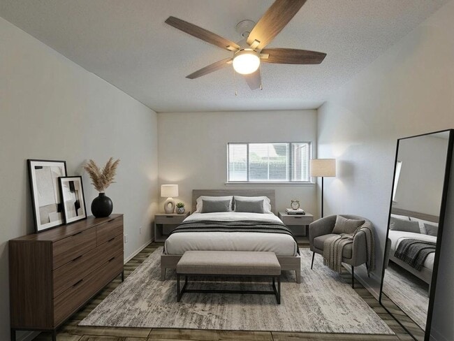 Building Photo - Spacious one of a kind 2 bedroom 2 bath condo in excellent condition. Entire condo has been paint...