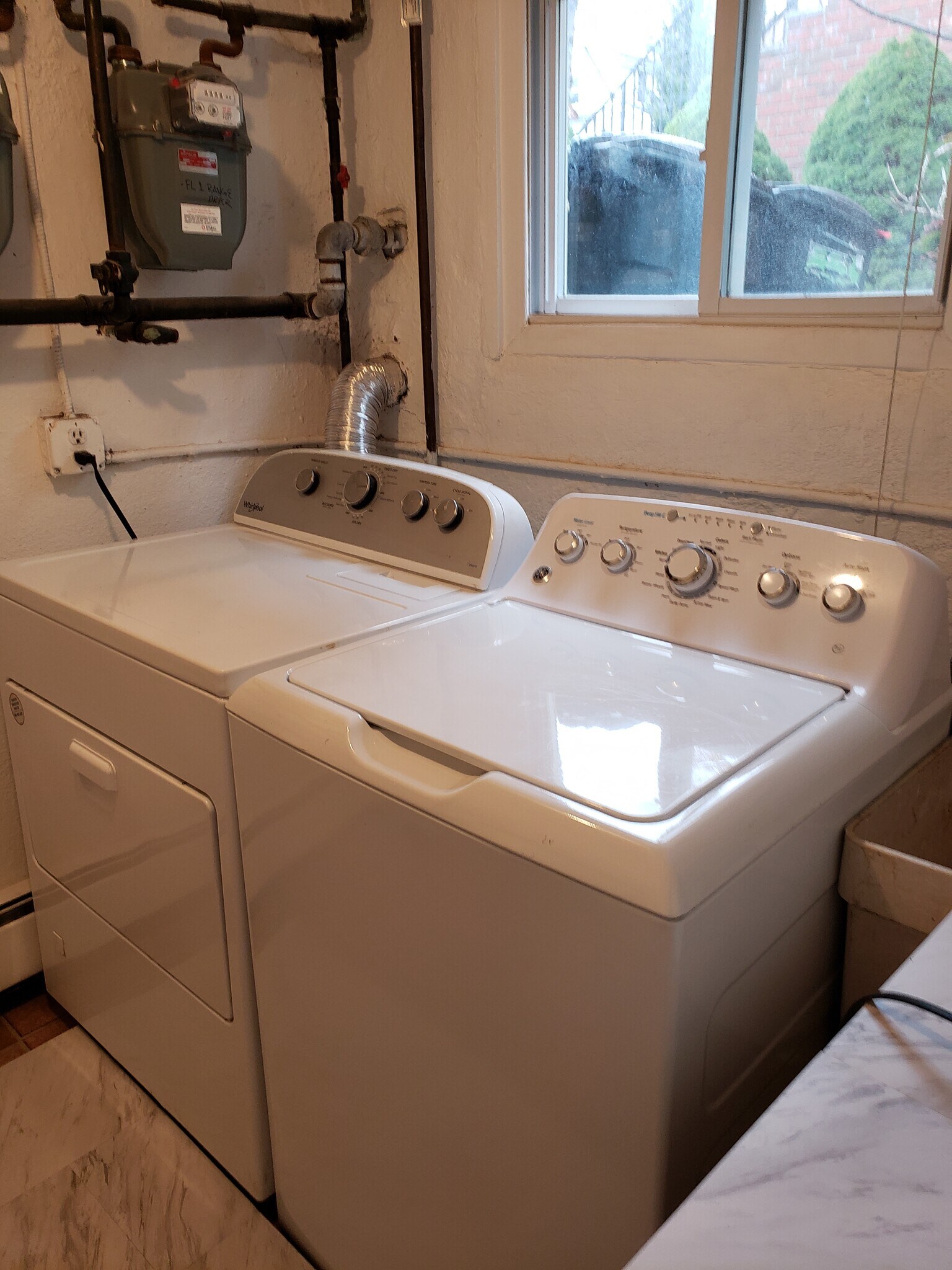 Building Photo - 219 McElroy Ave