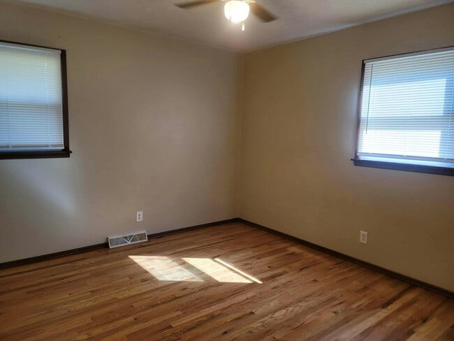 Building Photo - 2731 N Pershing Ct