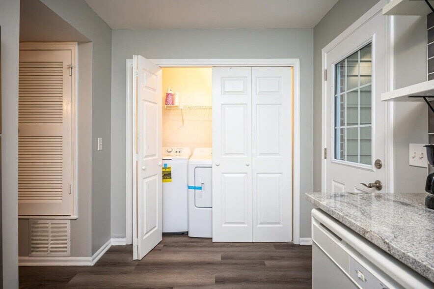 Building Photo - 1277 Sweet Pine Dr