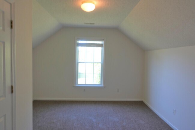 Building Photo - 206 River Oaks Cir